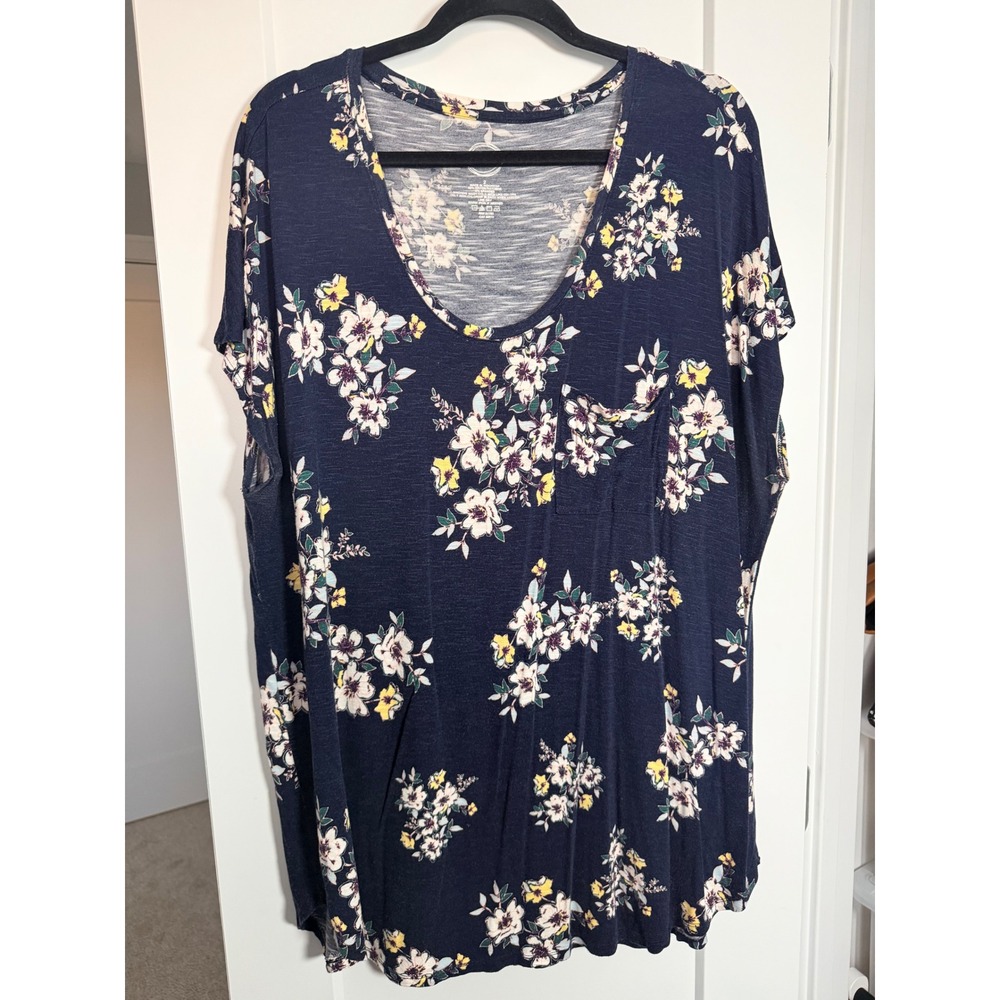 Maurices 24/7 Navy Blue Floral Pocket T-Shirt Plus Size 2x_230 - Picture 2 of 8